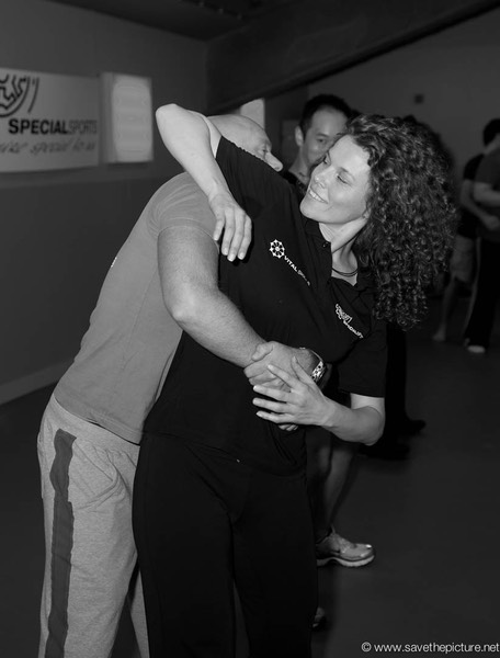 2themax self-defense, backwards elbow