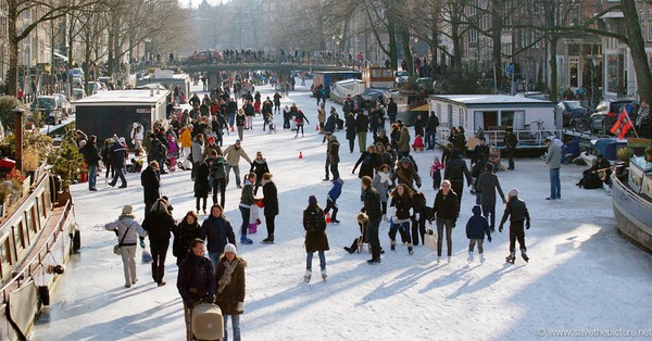 Amsterdam frozen canals, winter fun