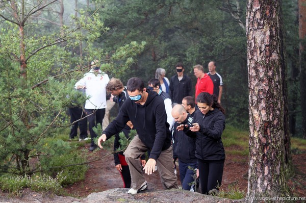 Blindfold climbing