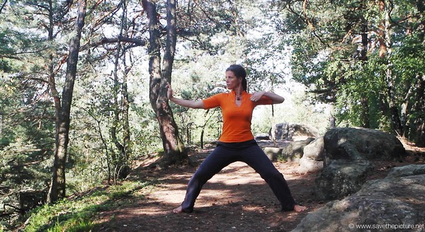Hachidankin Draw the bow
to the right