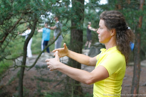 Nadja Kotrchova standing Zen on Patak eith group