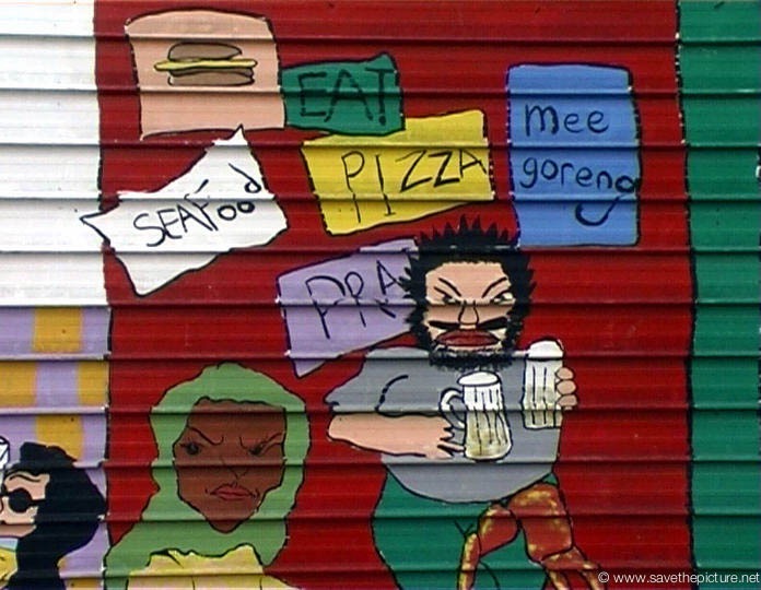 Singapore graffiti seafood pizza mee goreng