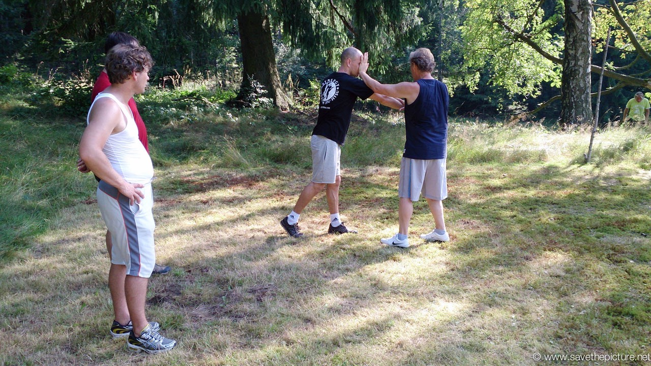 Taikiken applications, crossing-hands, pull and push at the same time