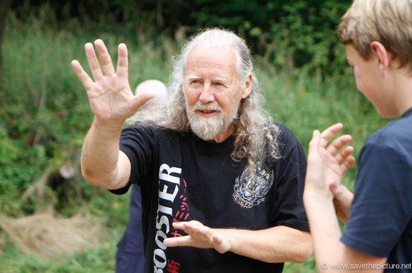 Taikiken explaining the details of crossing hand