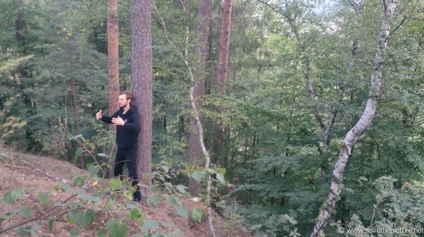 Taikiken Ritsuzen, standing with the trees