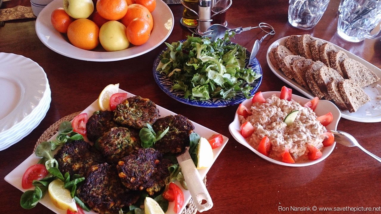 TheFeel foodies by Nadja Kotrchova courgette burgers with salads